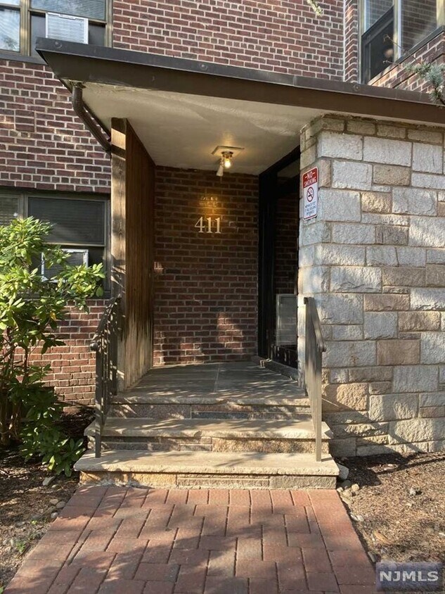 Primary Photo - 411 Park Ave