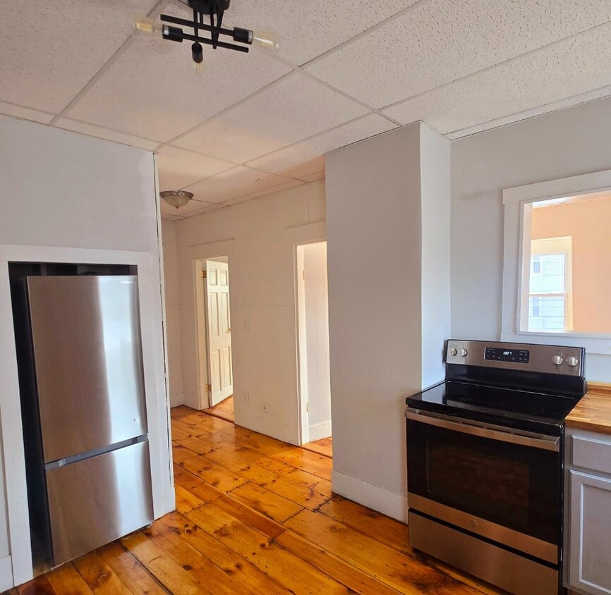 Photo - 202 Elm St - 3