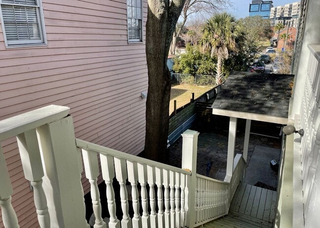 Building Photo - Available 7/20. Great 1BR/1BA Available in Downtown Charleston!