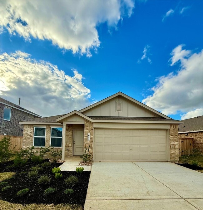 Building Photo - 16211 Rustic Pr Dr