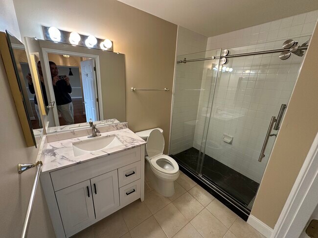 Guest/2nd bathroom…new walk in shower, vanity and toilet - 11776 Stratford House Pl