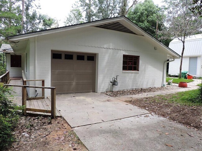 Building Photo - 2049 NW 9th Ave