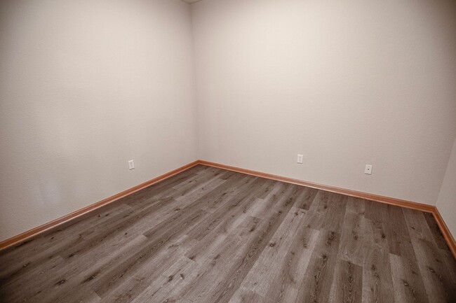 Interior Photo - Granite Shores