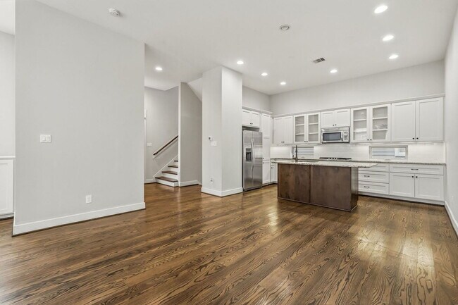 Foto del edificio - 2441 Charleston St