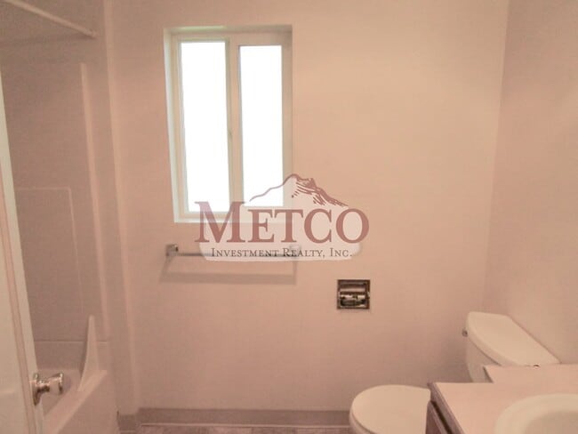 Building Photo - Darling 2 bedroom house in Springfield