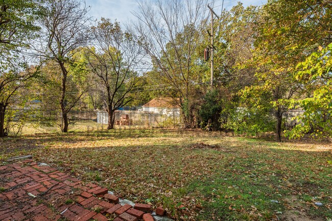 Building Photo - 749 S Vassar St