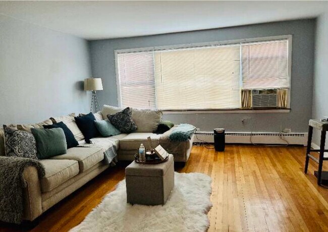 Foto del edificio - 5537 N Artesian Ave