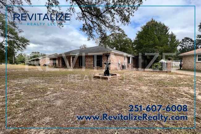 Building Photo - Fully renovated 3 Bedroom 2 Bathroom House...