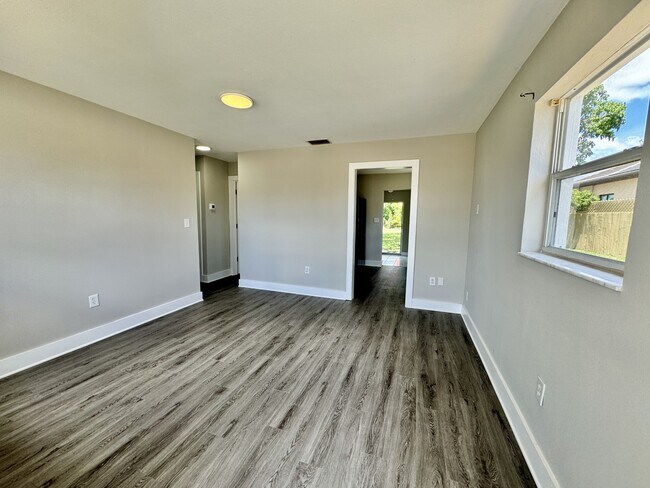 Foto del edificio - 531 99th Ave N