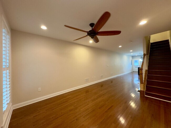 Foto del edificio - Charming 3 Bedroom/3 Bathroom Townhome in Middle East Neighborhood, Baltimore!