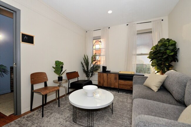 Foto del edificio - 356 W 37th St