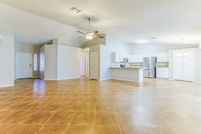 Foto del edificio - 2047 E Brooks St