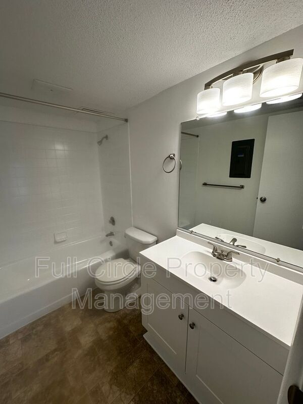 Building Photo - 1648 N 56th St