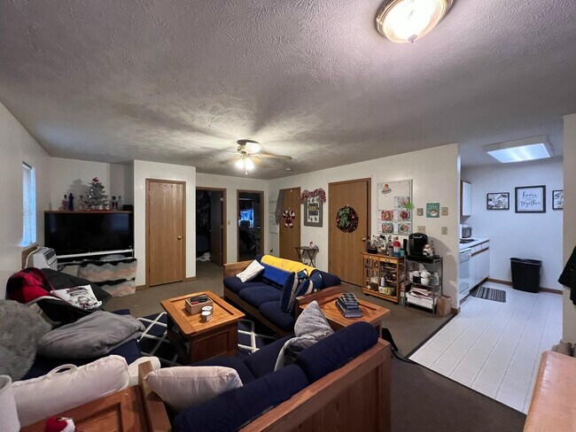 Sala de estar - 619 Grant Ave