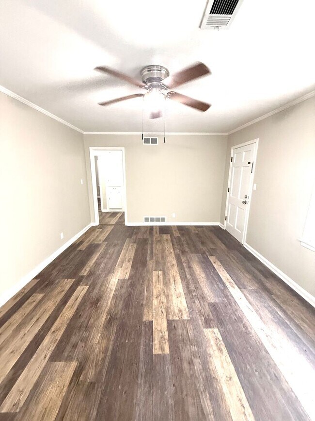 Foto del edificio - ** 3 Bed 1 Bath located in Grove Hill Estates ** Call 334-366-9198 to schedule a self tour