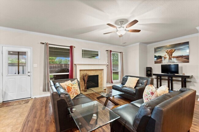 Foto del edificio - 914 Spring Heights Dr