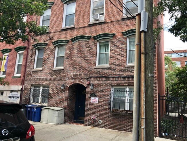 Building Photo - 74 Garden St