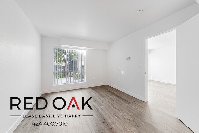 Foto del edificio - 21315 Roscoe Blvd