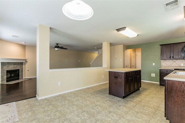 Foto del edificio - 3 br, 2.5 bath House - 10640 Colfax Dr