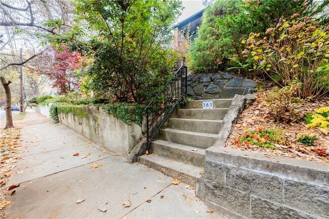 Foto del edificio - 360 8th St NE