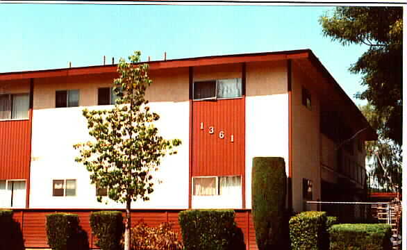 Building Photo - 1361 Burwood St