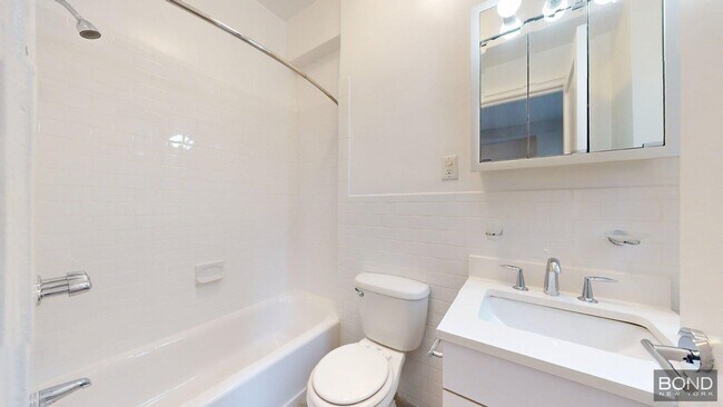 Foto del edificio - 140 E 46th St