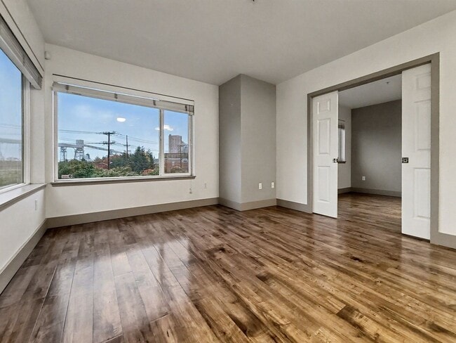 AVAILABLE NOW! Beautiful Queen Anne Condo ... - AVAILABLE NOW! Beautiful Queen Anne Condo ...