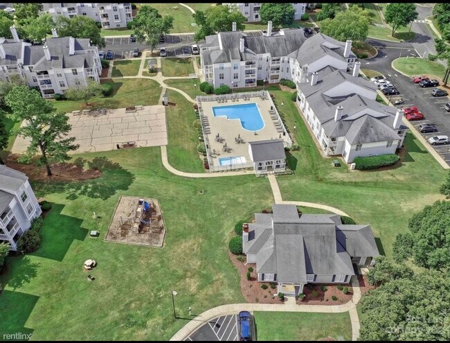 Foto del edificio - 3 br, 2.5 bath Townhome - 915 Emma Kate Court