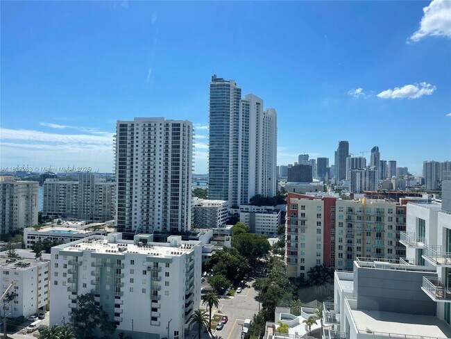 Foto del edificio - 333 NE 24th St