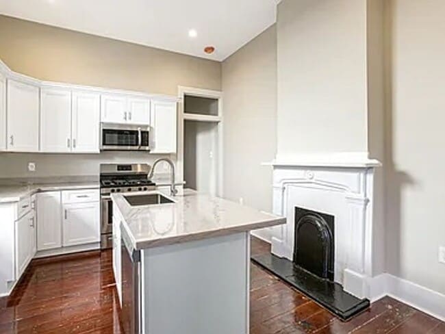 Building Photo - Beautifully renovated historic double