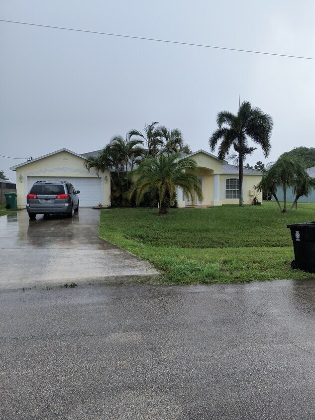 1682 SW Brisbane St, Port Saint Lucie, FL 34984 House Rental in Port