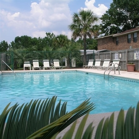 Building Photo - Pine Lakes