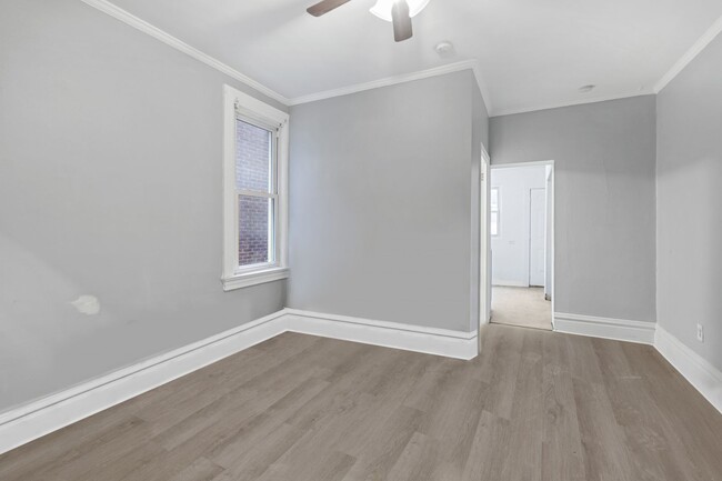 Foto del edificio - 1210 Maple Ave