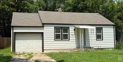 Building Photo - 5406 E Pine St