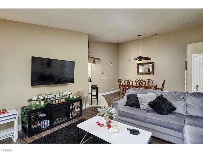 Building Photo - 3800 Rosemont Blvd