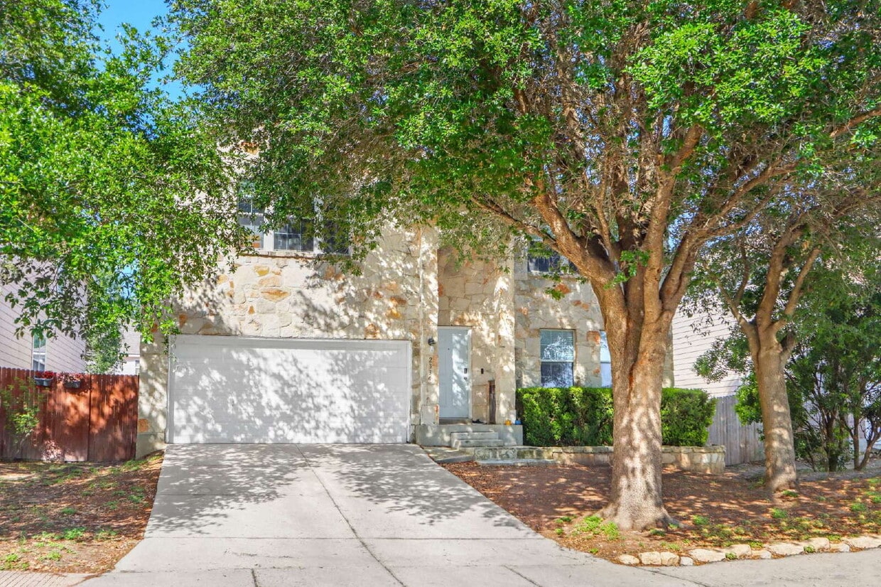 Primary Photo - "Spacious 4-Bed Oasis with 2.5 Baths in Pr...