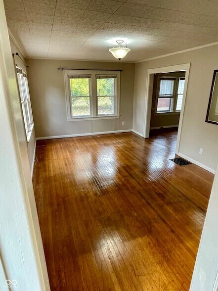 Foto del edificio - 5841 Julian Ave