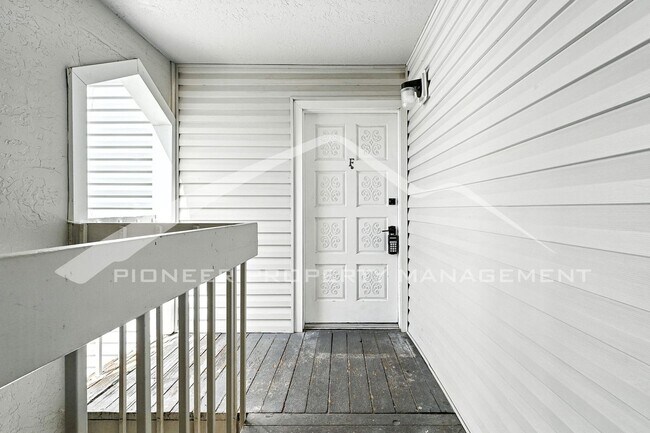 Foto del edificio - Spacious Condo with Central AC and Patio