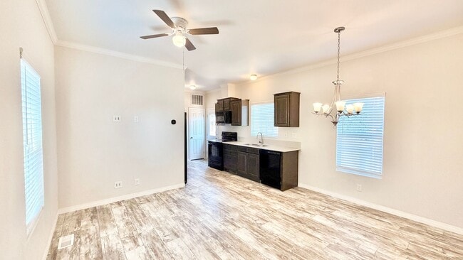 Building Photo - 1727 S Hill Ave