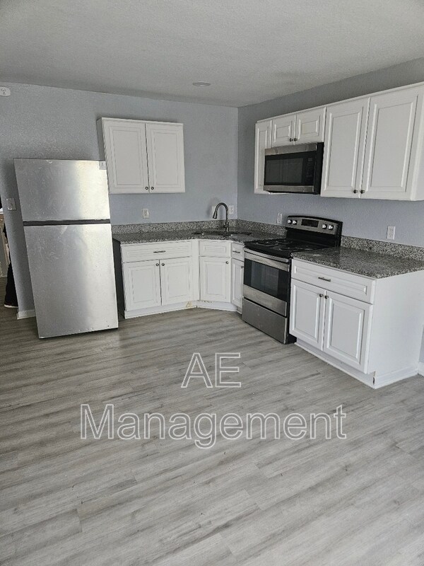 Building Photo - 1601 Elm Ave
