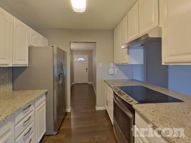 Building Photo - 6026 Lakecrest Dr