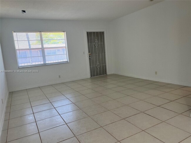 Building Photo - 5300 Hollywood Blvd