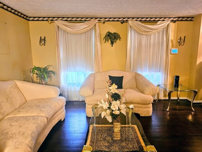 Photo - 7214 Glenelg Ct House