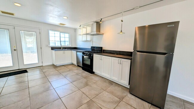 Building Photo - 72404 Cactus Dr