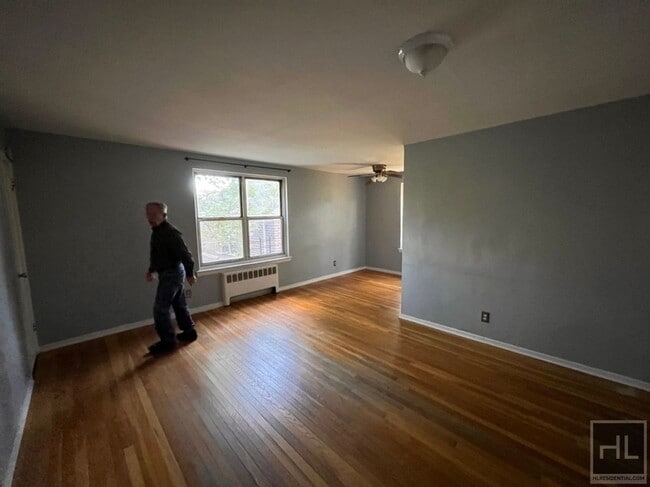 Building Photo - Spruce Street