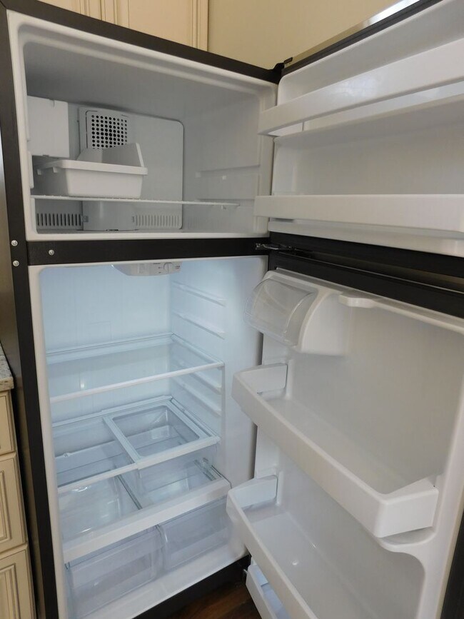 Building Photo - 180 Alexander Wy S