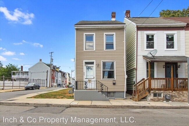 Building Photo - 3 br, 1.5 bath House - 455 W College Ave