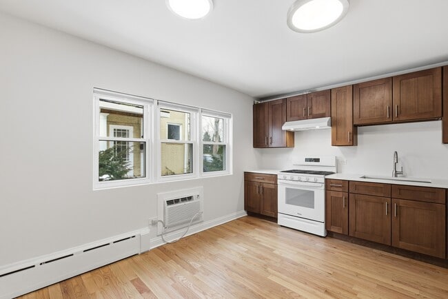 Building Photo - 1506 Glencoe Ave