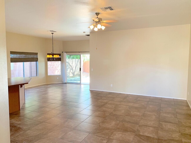 Foto del edificio - 4132 E Chambers St