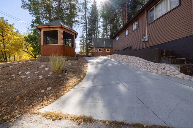 Foto del edificio - 2242 Deep Creek Dr